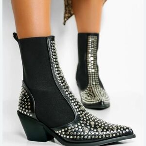 NASTY GAL BLACK AND SILVER STUDDED COWBOY CHELSEA BOOTS. 39